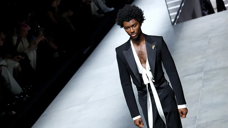 O modelo britânico-ganês TJ Sawyerr descreve Alton Mason como 'o primeiro supermodelo homem da era moderna'