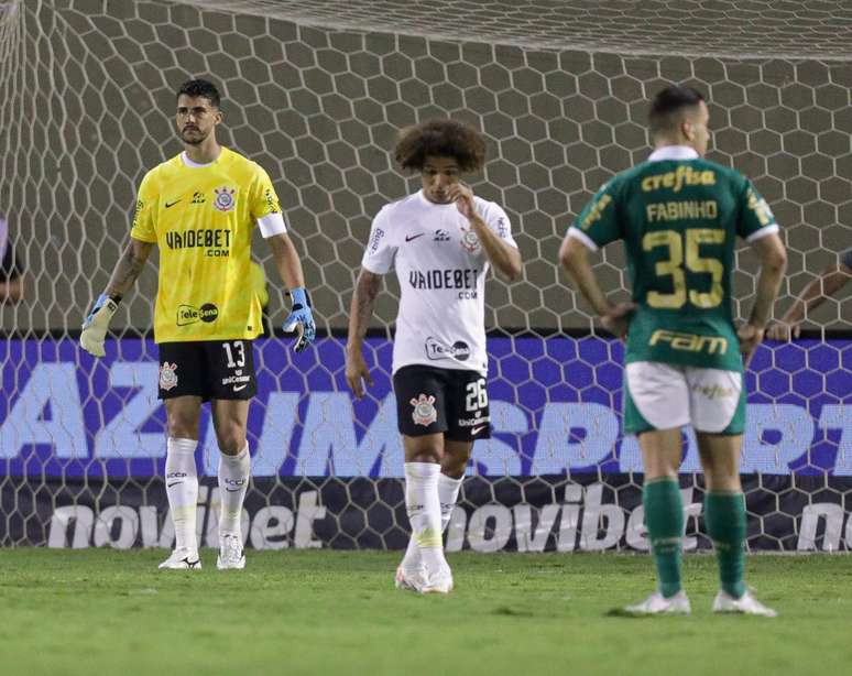 Corinthians busca vencer no clássico para sair da zona de rebaixamento do Brasileirão. 