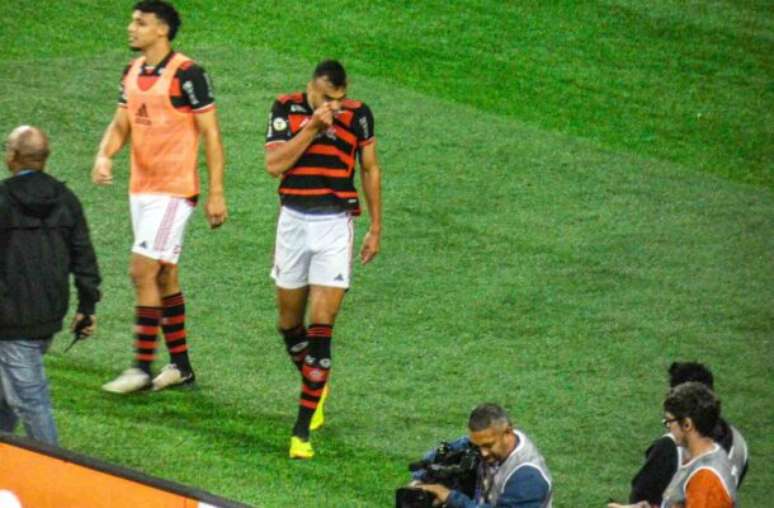 Fabrício Bruno comemorando gol –