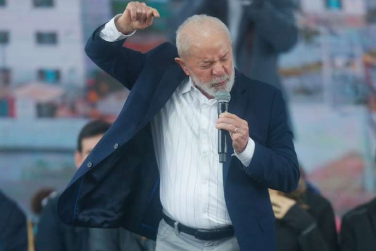 O presidente Lula pediu que a plateia não vaiasse prefeito de Feira de Santana