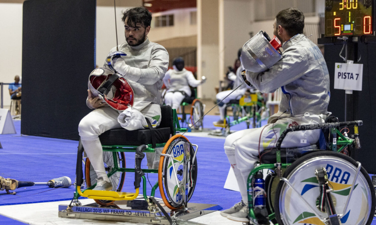 Brasileiro de esgrima em cadeira de rodas no CT Paralímpico
