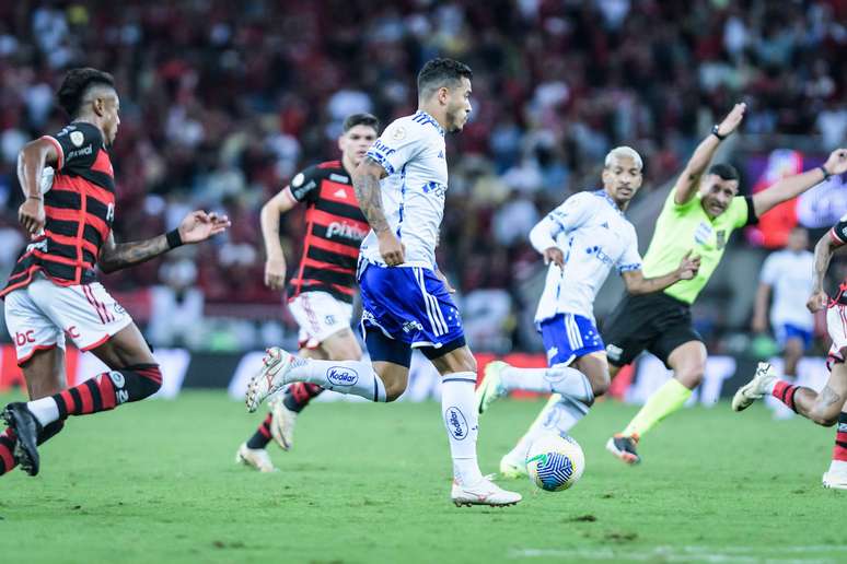 Cruzeiro sofre derrota no Maracanã. 