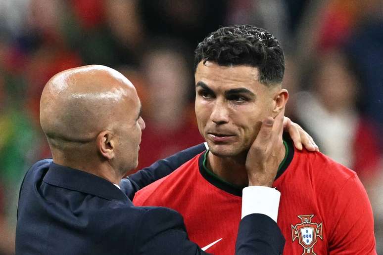 Cristiano Ronaldo cai em lágrimas após perder pênalti por Portugal