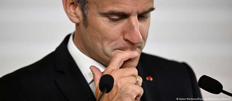 O presidente da França, Emmanuel Macron, enfrenta tempos difíceis após o sucesso eleitoral da RN