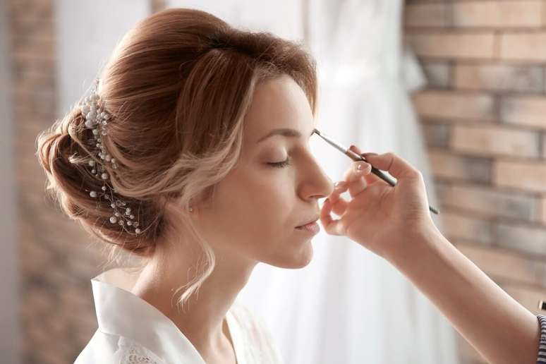 Manter alguns cuidados com a pele prolonga a duração da maquiagem de casamento