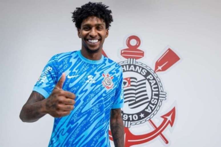 Hugo sendo anunciado pelo Corinthians