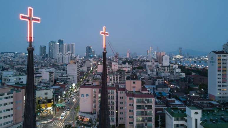 Países do Leste Asiático apresentam uma das taxas mais elevadas de pessoas que abandonam e que trocam de religião, segundo pesquisa (na foto, Seul)