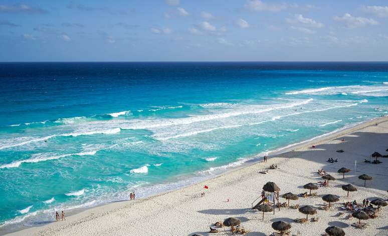O azulão do mar de Cancún agora mais perto