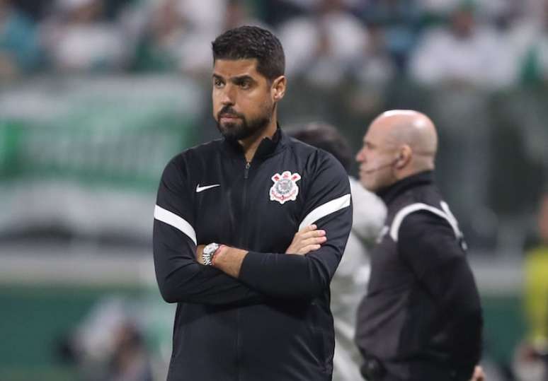 Desempenho no Brasileirão fez Corinthians optar por demissão de António Oliveira.