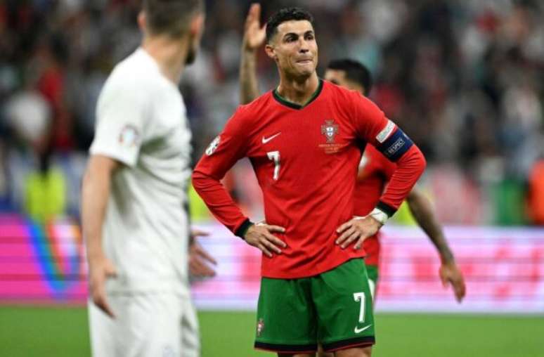 Cristiano Ronaldo não conteve a emoção e foi às lágrimas após pênalti perdido contra a Eslovênia –