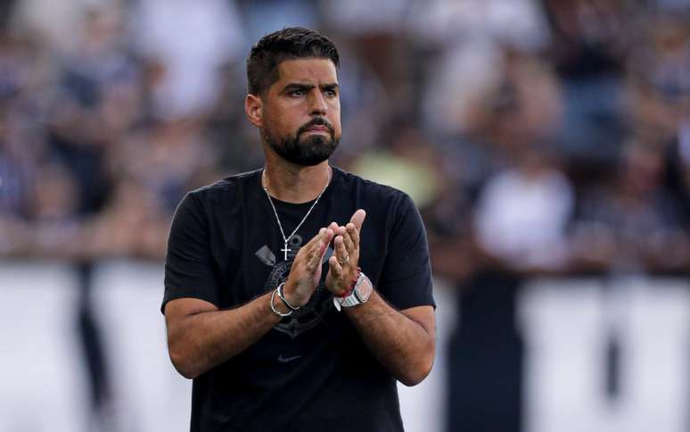 o técnico comandou o Corinthians em 29 oportunidades.