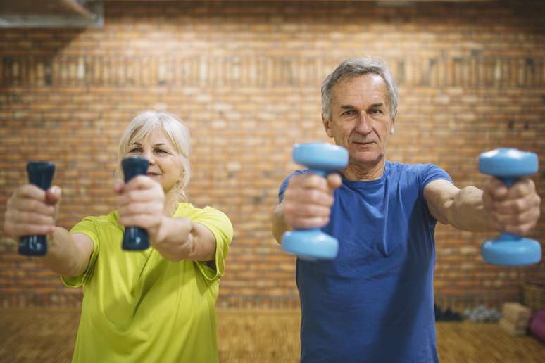 Exercícios físicos de resistência têm mostrado benefícios musculares duradouros para pessoas acima dos 64 anos. 
