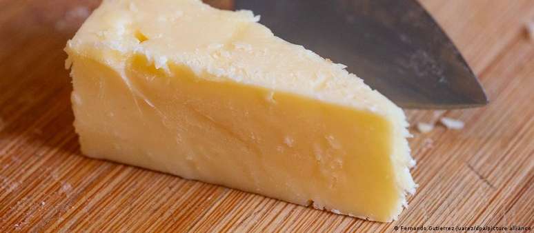 O queijo da discórdia: excesso de amor ao cheddar custou emprego a agente da lei alemão