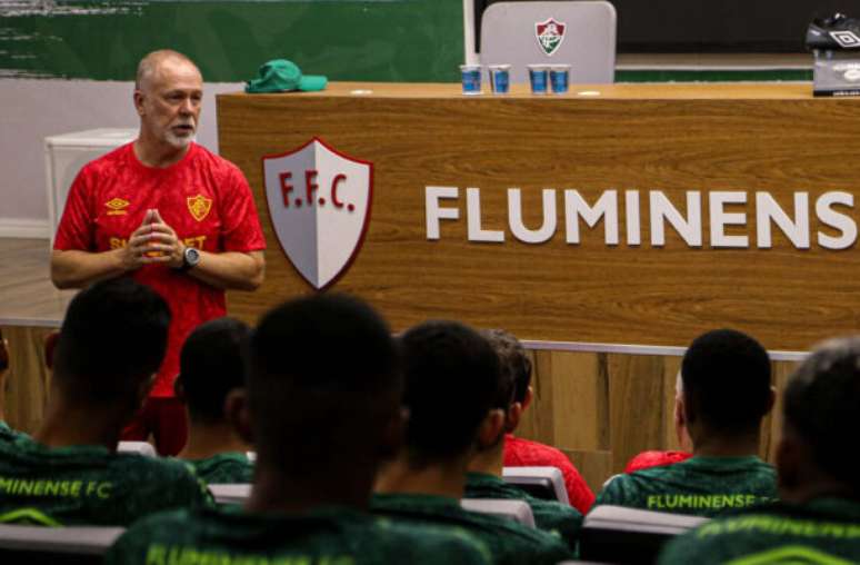 Mano Menezes tem a tarefa de salvar a temporada e tirar o Fluminense da zona de rebaixamento  –