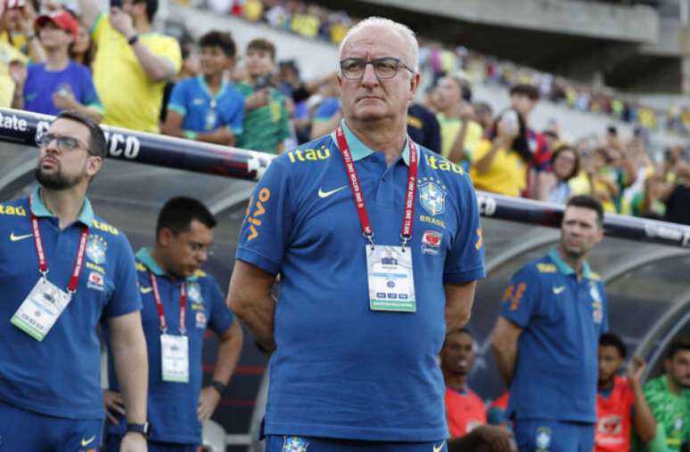 Dorival Júnior enfrenta questionamentos à frente da Seleção Brasileira –