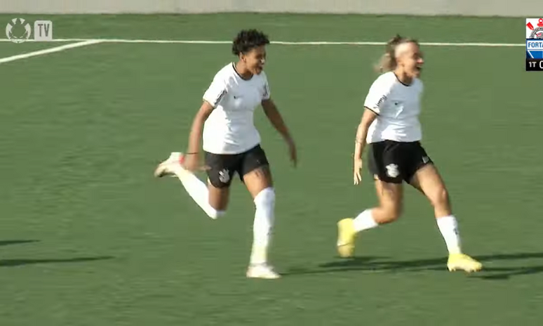 Julia Brito comemora gol em Corinthians x Fortaleza