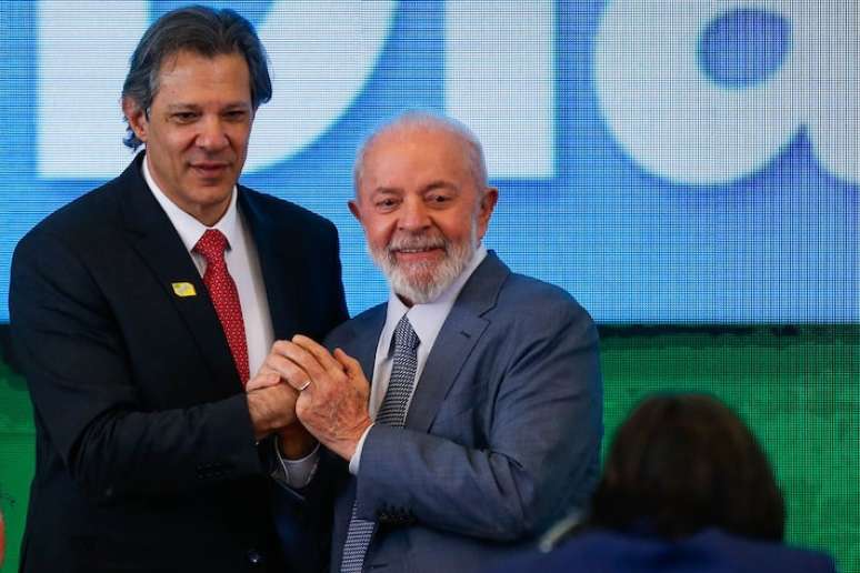 Na terça-feira, Lula falou que faria reunião para discutir alta do dólar