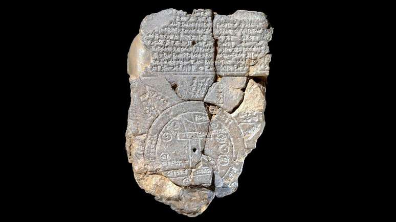 Mapa mais antigo do mundo traz criaturas místicas e Babilônia no centro