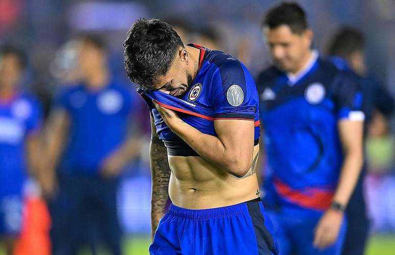 Carlos Salcedo defende o Cruz Azul, do México