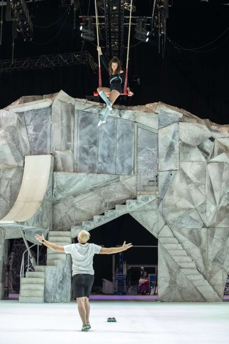 'Crystal' é o primeiro e único espetáculo no gelo do Cirque du Soleil; na foto, artistas ensaiam em SP