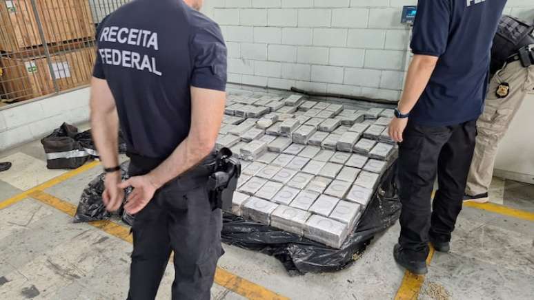 Receita interceptou um total de 380 kg de cocaína em um de dois contêineres de um carregamento de 42 toneladas de café