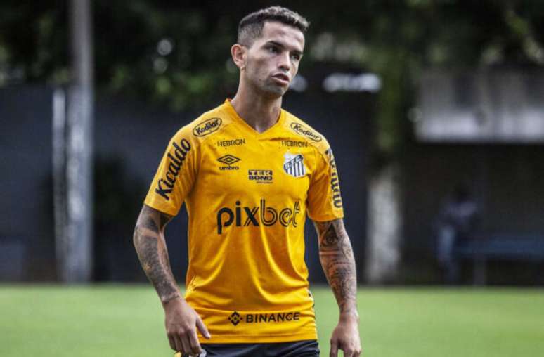 Santos rescinde contrato com Carabajal