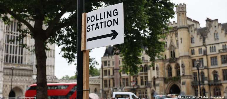Votação deve encerrar ciclo conservador que dominou Reino Unido na última década e meia
