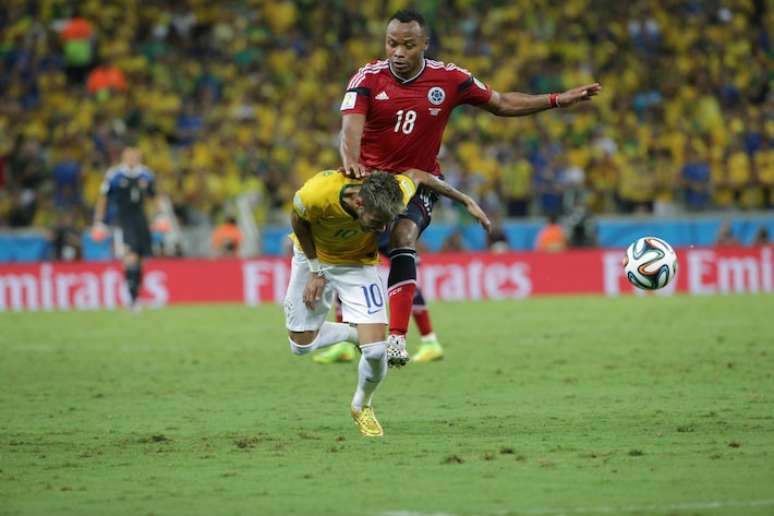 Zúniga ficou marcado pela joelhada que tirou Neymar da Copa do Mundo de 2014