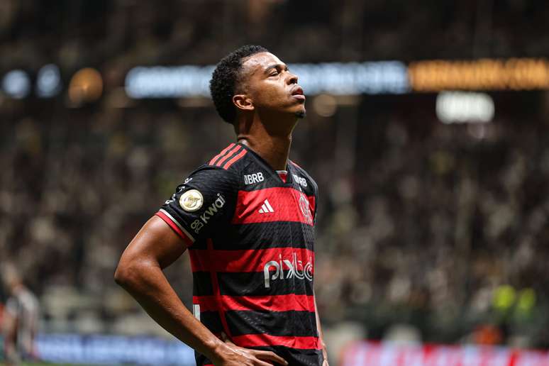 Carlinhos faz os torcedores do Flamengo não sentirem tanta falta de Gabigol