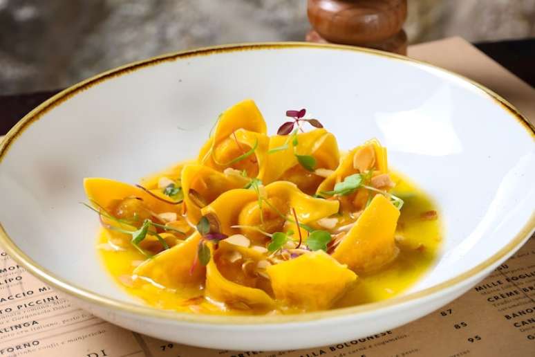 Tortelli com fonduta de queijo