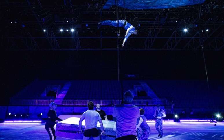 Bastidores e ensaio da companhia Cirque du Soleil em estrutura montada no Parque Villa-Lobos, em São Paulo.