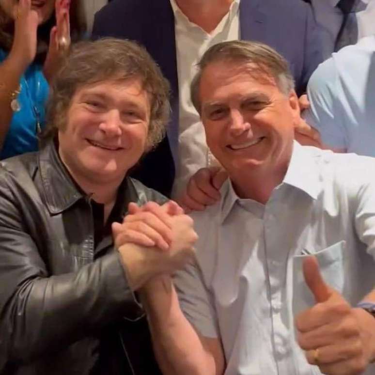 Javier Milei e Jair Bolsonaro em Buenos Aires, capital da Argentina. Políticos se encontrarão em 'cúpula da direita' em SC
