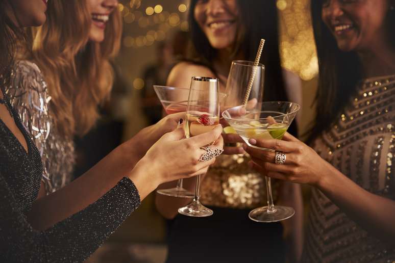 Apesar da tendência global de aumento do consumo de álcool entre mulheres, elas ainda se destacam como não bebedoras