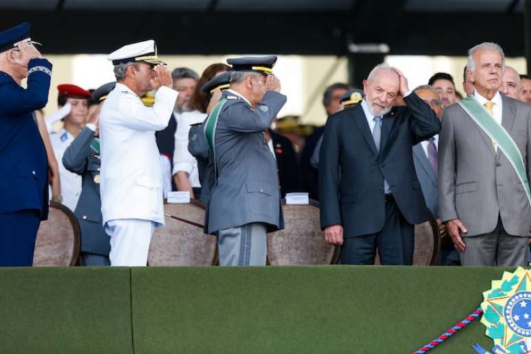 Lula recria Comissão de Mortos da ditadura militar, mas vinha investindo em política de conciliação com militares