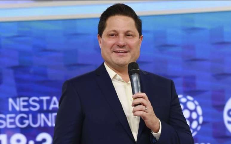 Eleandro Passaia estreia como apresentador do Tá na Hora Paraná após deixar a Record 