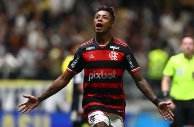 Bruno Henrique fez dois gols na vitória do Flamengo por 4 a 2 sobre o Atlético-MG –