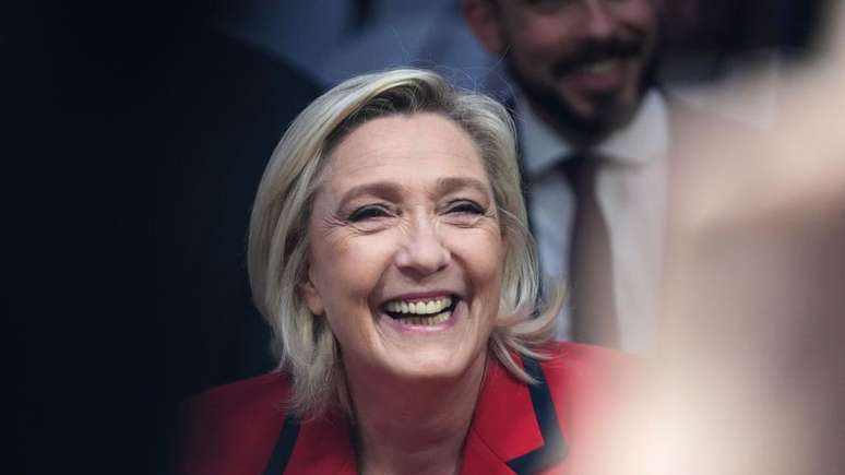 Partido de Marine Le Pen é favorito para as eleições legislativas francesas