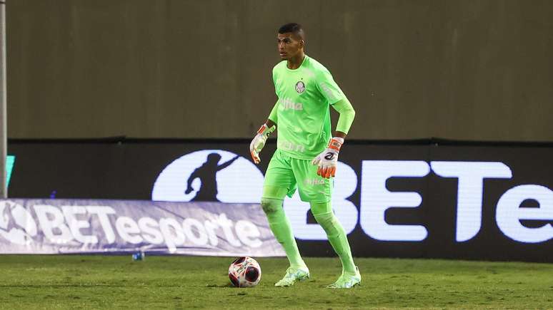 Goleiro Aranha em partida da equipe Sub-20 do Palmeiras.