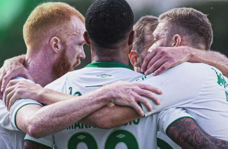 Chapecoense vence o Goiás fora de casa e melhora a sua situação na Série B