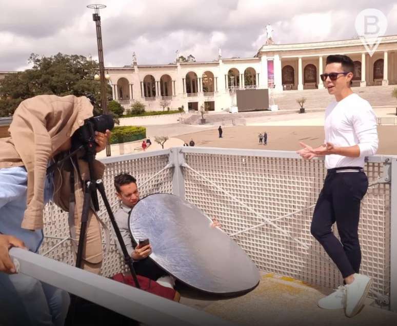 Patriolino Ribeiro Neto durante gravação em Fátima, cidade com atrações religiosas bastante visitada por brasileiros