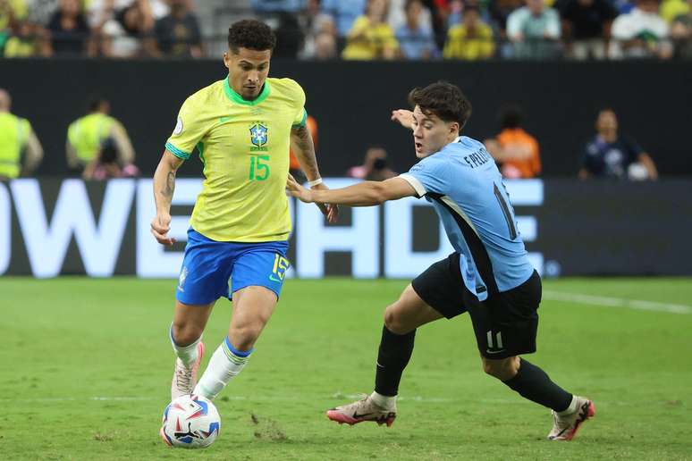 Internet users criticize Brazilian team’s midfield trio: ‘Depressing’