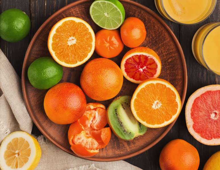 Frutas c&iacute;tricas possuem antioxidantes, reduzindo a a&ccedil;&atilde;o dos radicais livres no nosso organismo