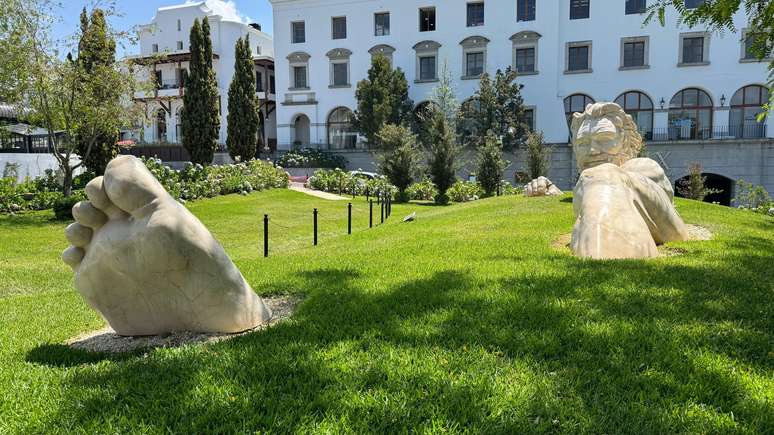 O urbanista L&eacute;on Krier participou do plano mestre de Cayal&aacute;