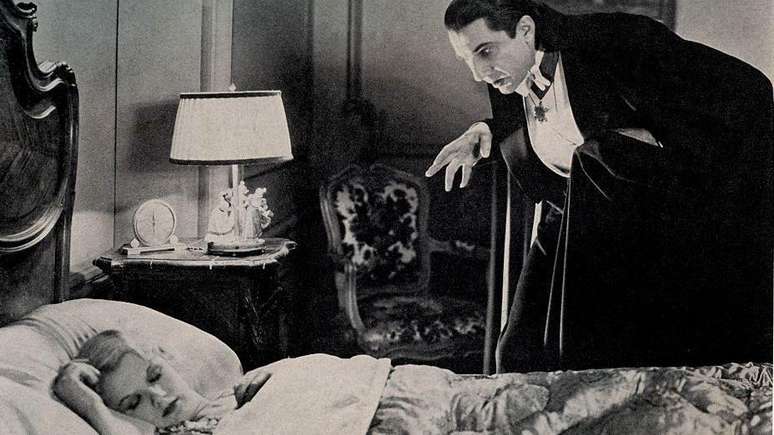 O romance Dr&aacute;cula, de Bram Stoker, inspirou muitos filmes, incluindo esta vers&atilde;o de 1931