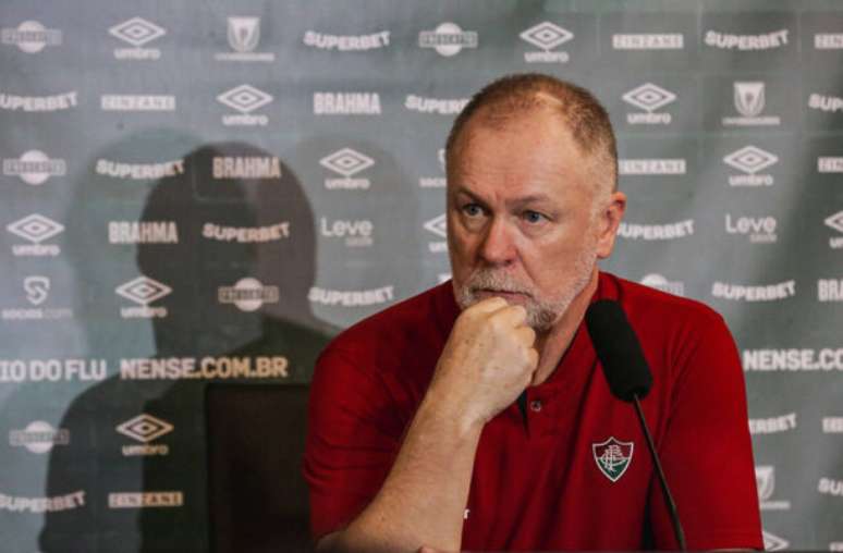 Mano Menezes em coletiva –