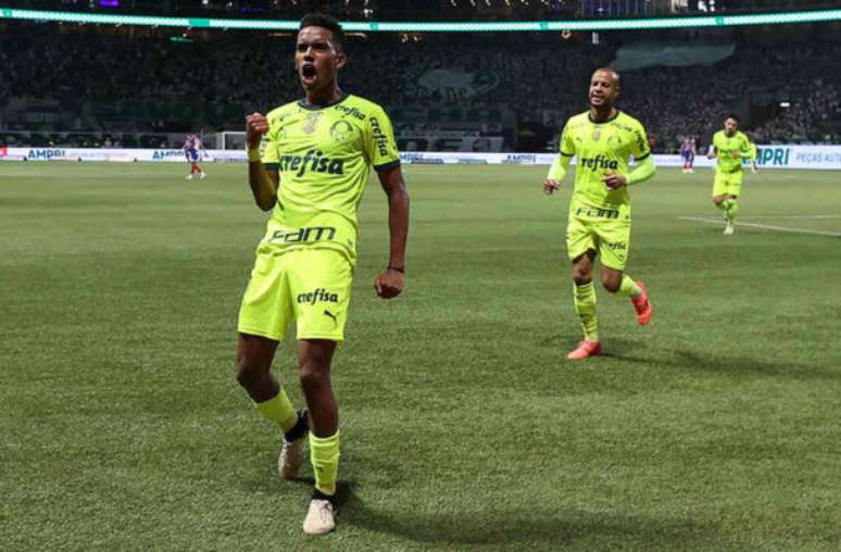 Est&ecirc;v&atilde;o fez mais uma partida positiva com a camisa do Palmeiras e ajudou no triunfo dentro de casa &ndash;