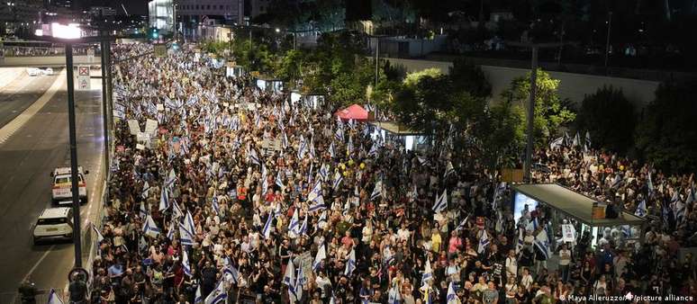 Movimento pró-democrático israelenses coordena protestos pelos nove meses do 7 de Outubro