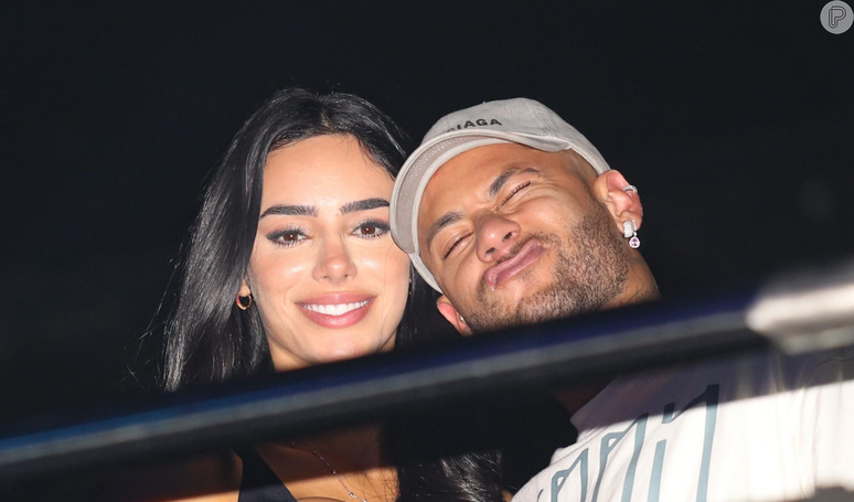 They’re really back: Neymar and Bruna Biancardi confirm their reconciliation with kisses during a show. Check out the photos!