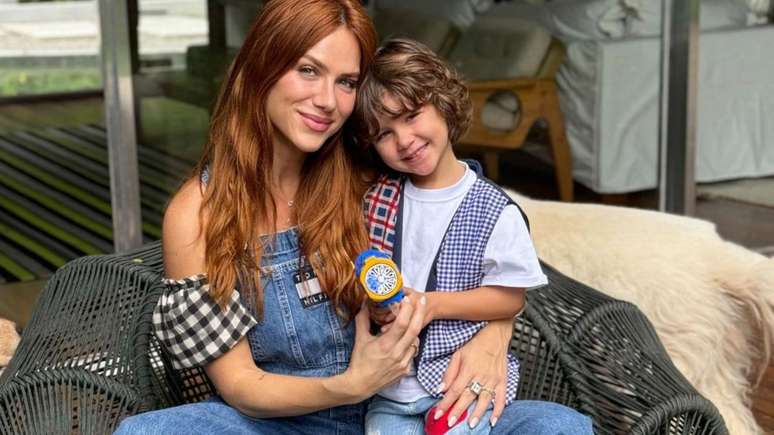 Giovanna Ewbank shows off her children dancing at a school party