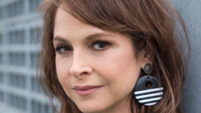 Drica Moraes reveals that her first time was with a famous actor; knowing who